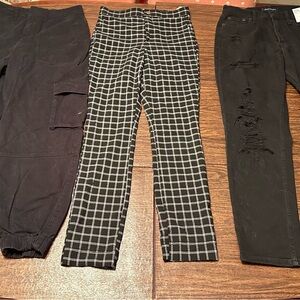 Hollister, Aeropostale & Forever21 Women’s Lot of 3 black pants